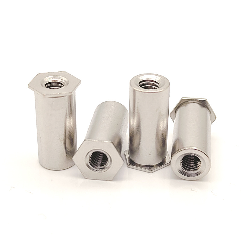 Sześciokątna nakrętka nitowana z niebieskim cynkiem